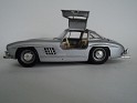 1:18 Bburago Mercedes Benz 300 SL  Grey Metallic. Uploaded by Francisco